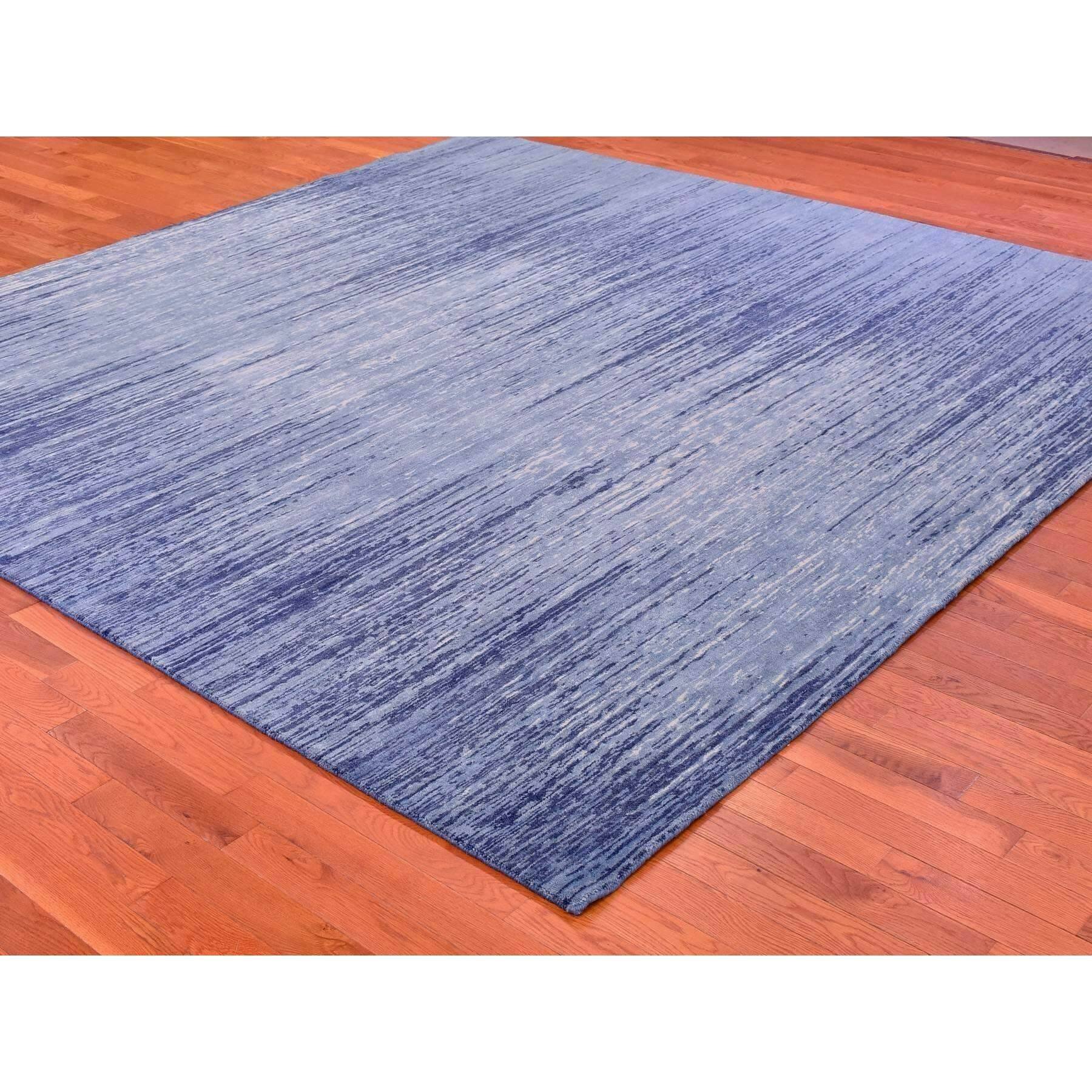 Shahbanu Rugs Pure Wool Horizontal Ombre Design Blue Oceanic Zero Pile Hand Knotted Square